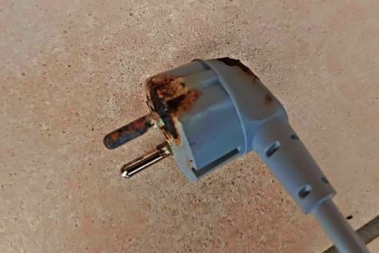 Stecker verschmort